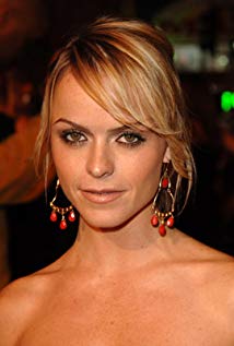 How tall is Taryn Manning?